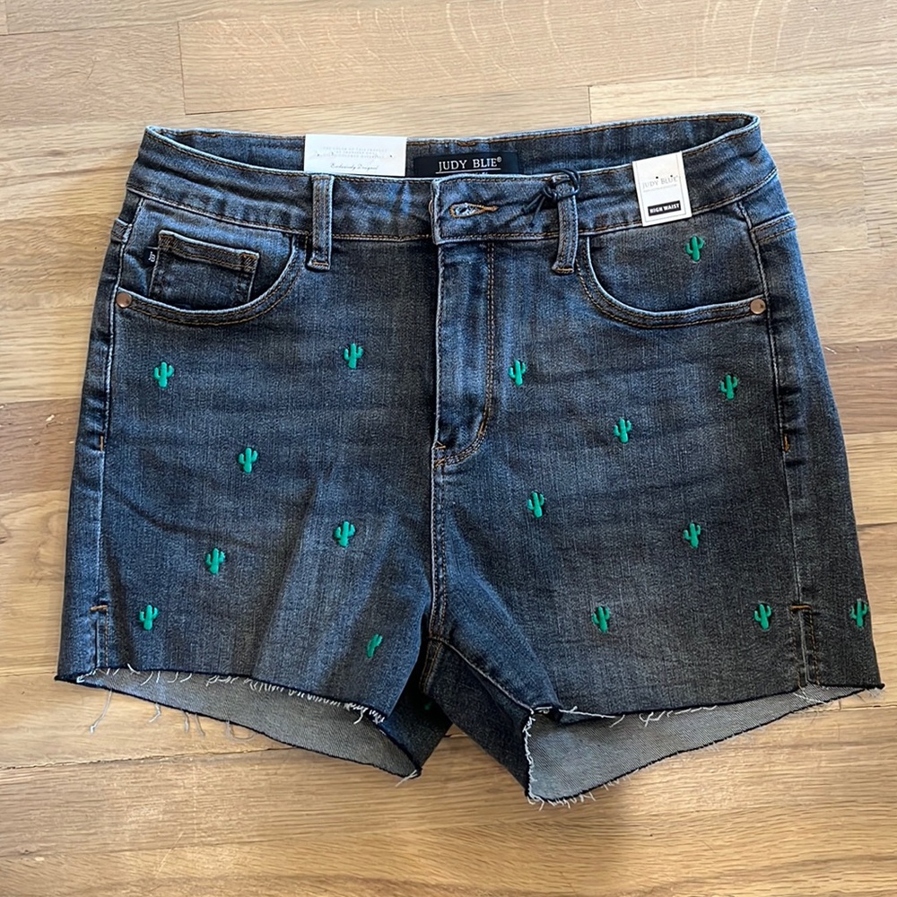 NWT Judy Blue Black Shorts with Cactus